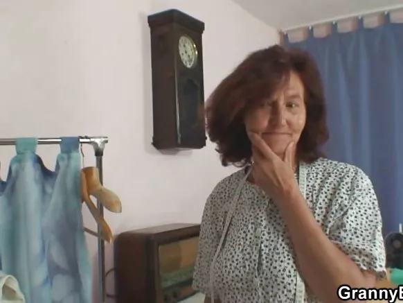 Lonely granny fa xxx m’ɔ ti kpɛnngbɛn’n i Ɛspaɲɔlu nun ngunmin nin i ɲinma’n.