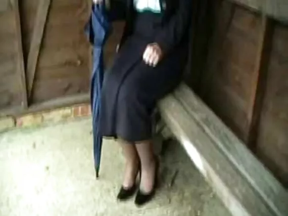 UK Sarah, i bus jranwlɛ’n nun, manmi’m be cɛn’n i nun bian nin bla nna nga be fa fite nzra nun’n.