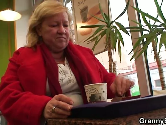 Cock awe granny fucking bla kpɛnngbɛn’n ɲan kpanwun.