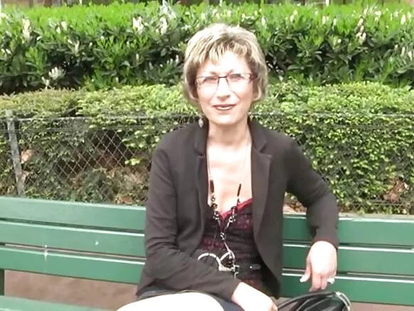 Français et brunette Japonais maman fucké xxx par chance guy avec lunettes.