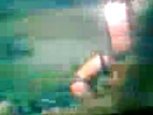 I blɛ sɔ’n nun! XXX video de maman et de fiai, filmé sur une caméra espionale, où la maman spie tante su kɛ be ko wunnzin’n.