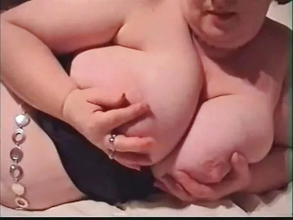 Joue bbw vieux avec grand ass avec min.