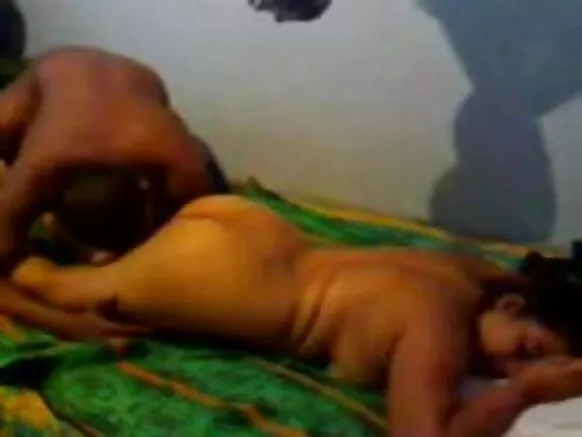 Busty Inde du Sud Mature Aunty avec Tettes grands et grand foreplay.