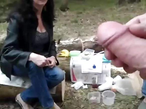 Flashing des grandes matures sur la rue video amateur nun.