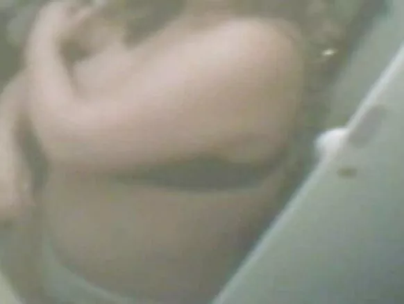 Manmi i wunnɛn’n! 100% amateur vrai videos de caméra cachée des femmes matures en lingerie.