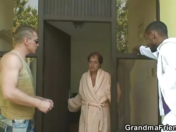 Granny i wla w’a bo i wun, bla ngunmin xxx fuck i ngunmin nin yasua nɲɔn.