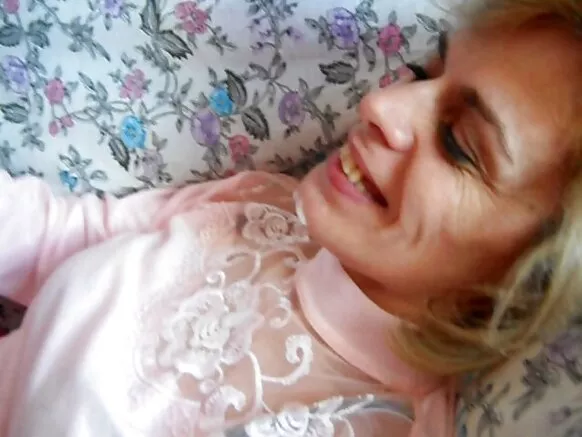 BJ. Amateur cumshot xxx pour jour de la mère.